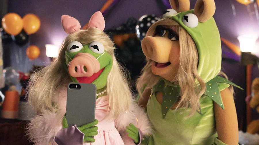 muppets haunted mansion miss piggy and kermit